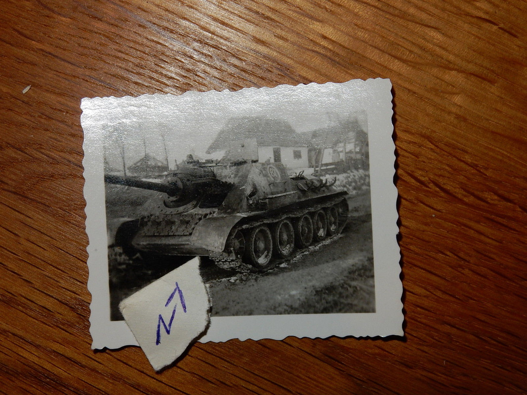 Foto Wehrmacht zerstörter Panzer mit 84 am Turm