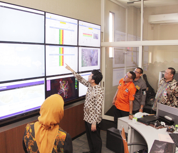 Hadapi Ancaman Bencana Hidrometeorologi, Wagub Emil Minta Masyarakat Tidak Panik Namun Tetap Waspada