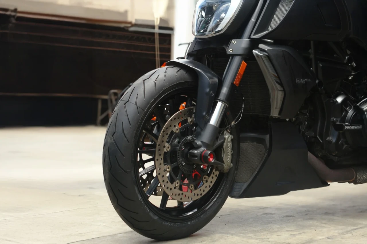 Ducati Diavel tyre fitment context