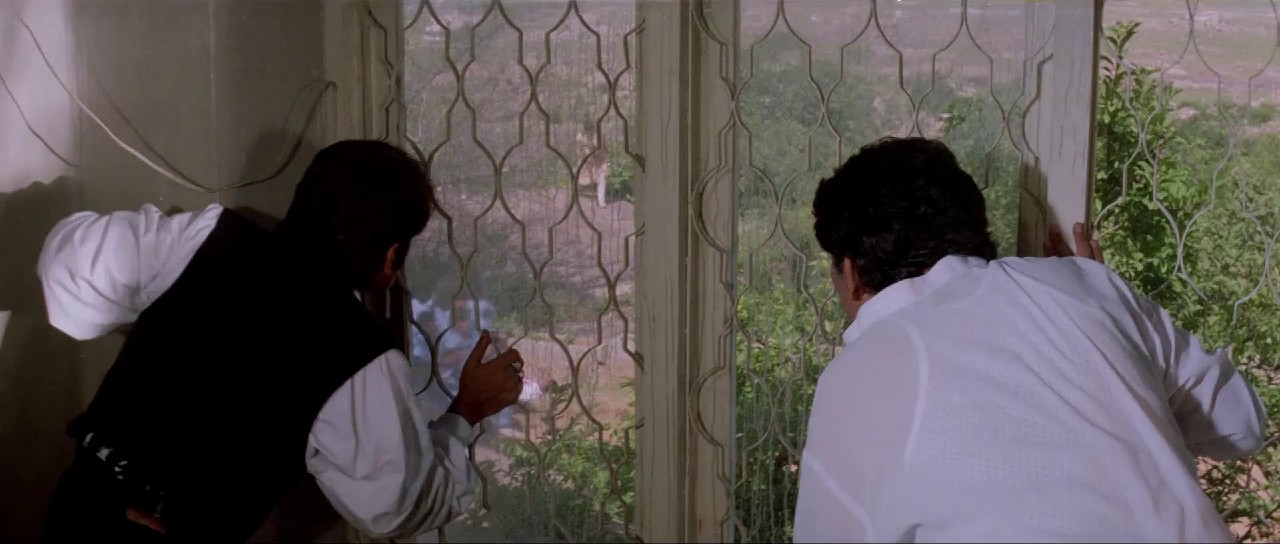 The-Don-1995-Hindi-Web-Rip-1080p-x264-AVC-AC3-2ch-ESub-mkv-0006