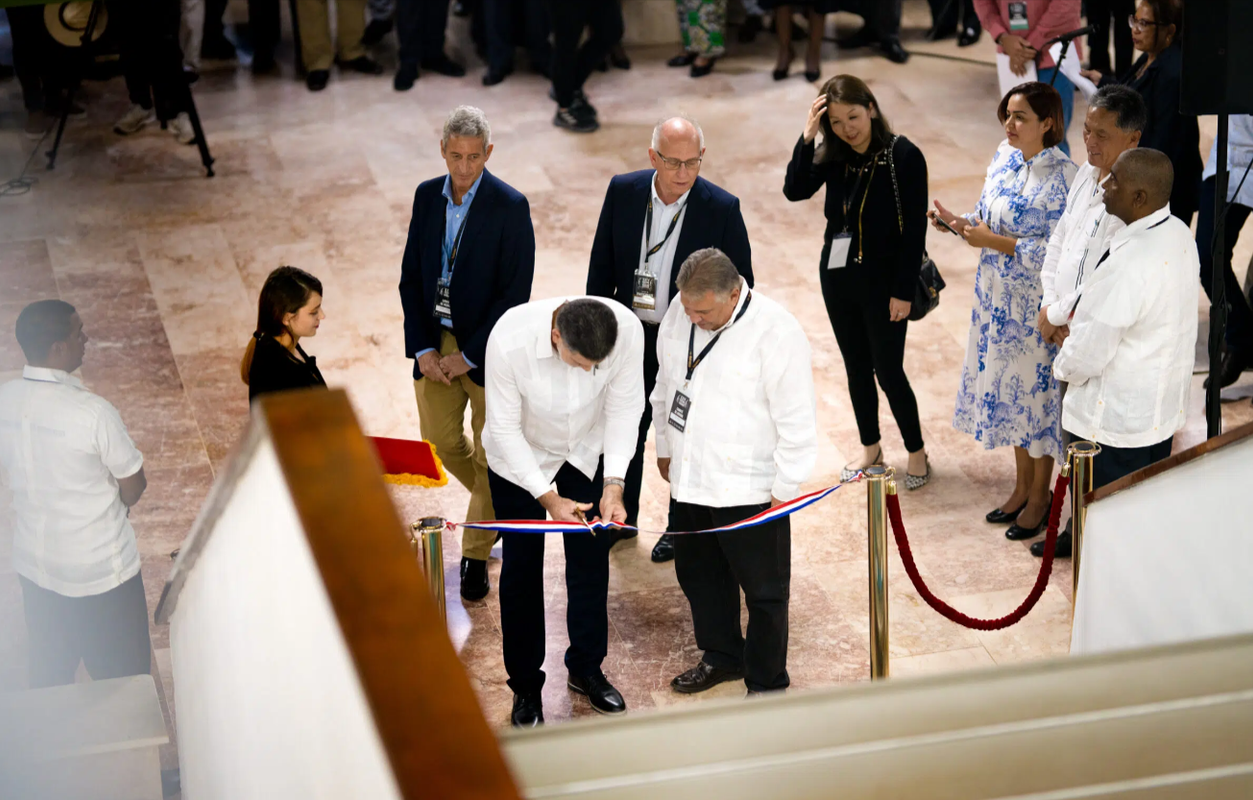 Miguel-Diaz-Canel-Festival-del-Habano-XXIV-Trade-Show-Ribbon-Cutting-scaled-jpg-webp-2400×1600-