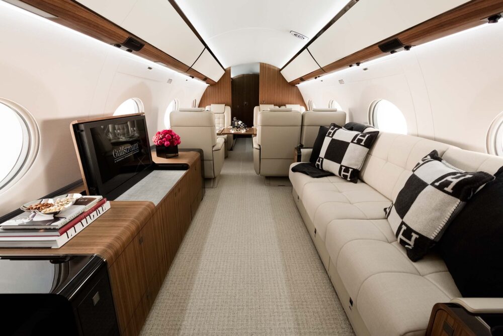 Bagian dalam pesawat jet Gulfstream G650ER.
