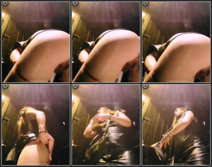 [Image: Pissing-at-the-club-4.jpg]