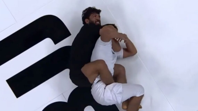 Арман Царукян задуши съперника си на ACBJJ 20 в Москва