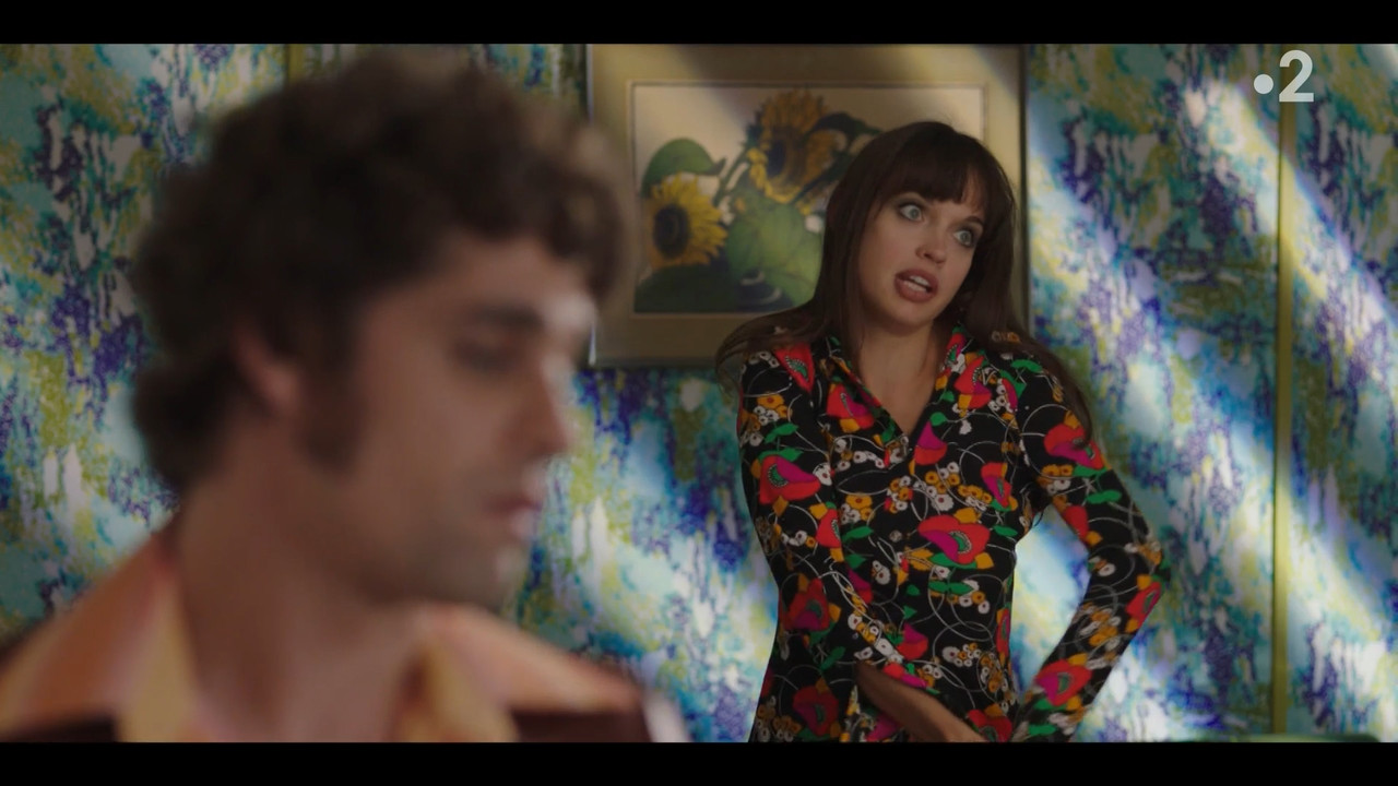 2022-05-13_21_10_Fr2_Les-petits-meurtres-d-Agatha-Christie-70-s_3x2_La-chambre-noire.mp4_snapshot_17