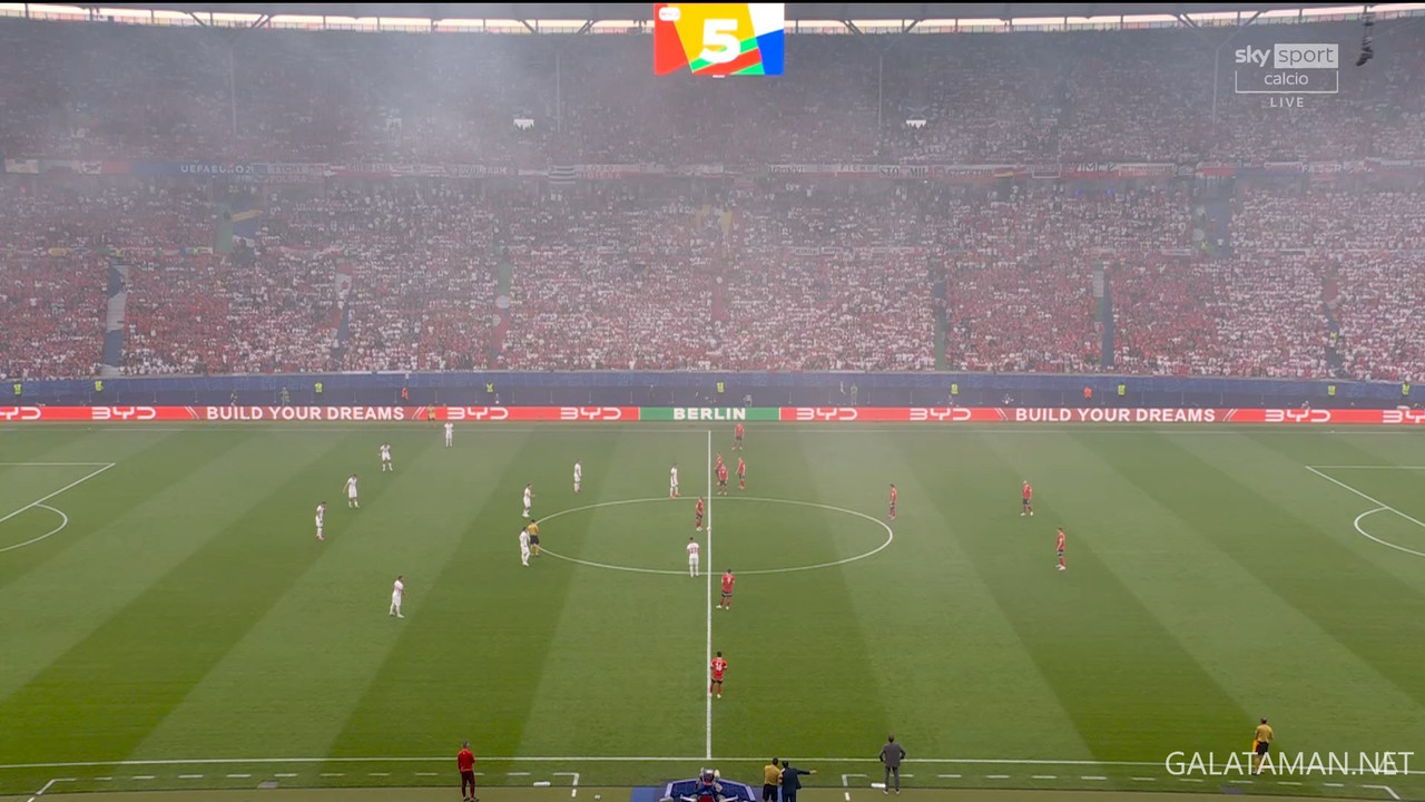 [Image: 06-21-17-30-01-Sky-Sport-Calcio-FHD-Pola...21-087.jpg]
