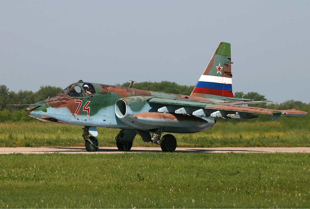 https://i.postimg.cc/bw99Y299/Russian-Air-Force-Sukhoi-Su-25-Lipetsk-Ryabtsev.jpg