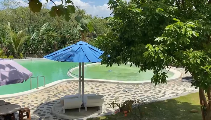 Fasilitas kolam renang di Sukasikuda Stable.