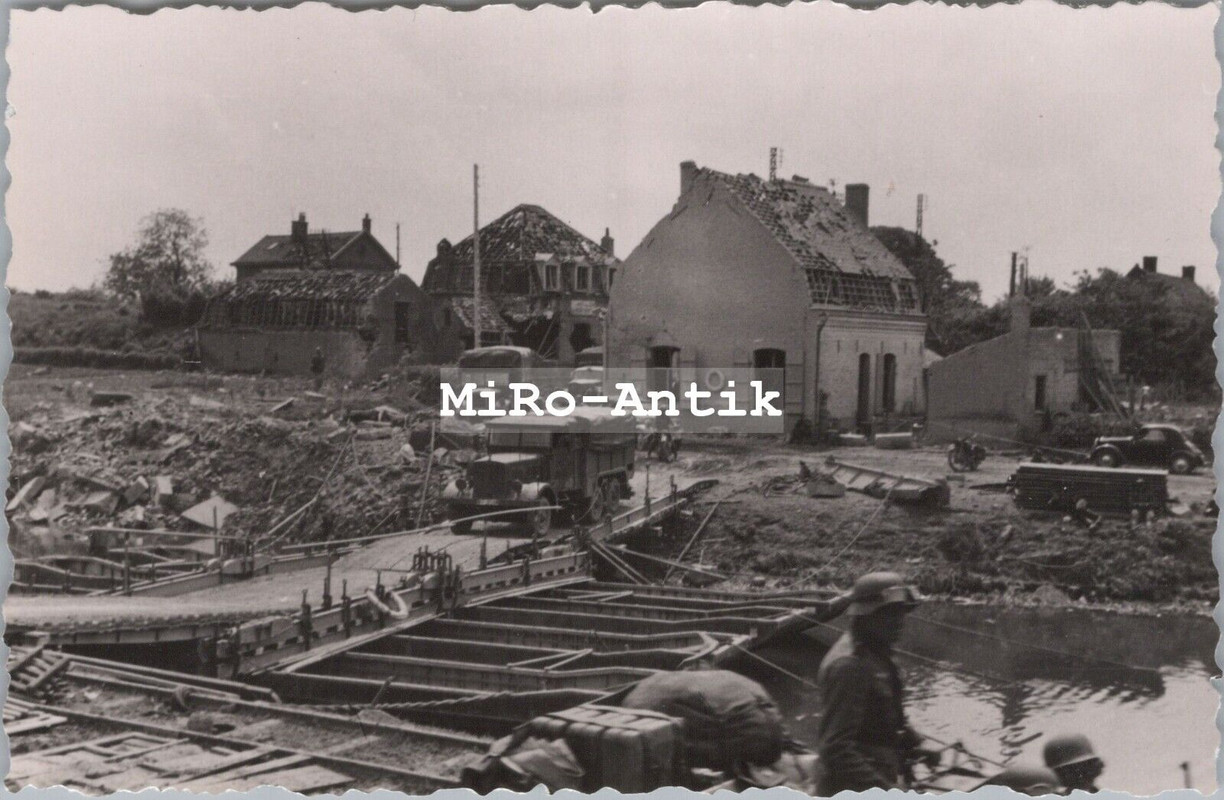 Foto, PzJg Abtlg. 27., Lkw auf Kriegsbrücke in Montdidier Frankreich