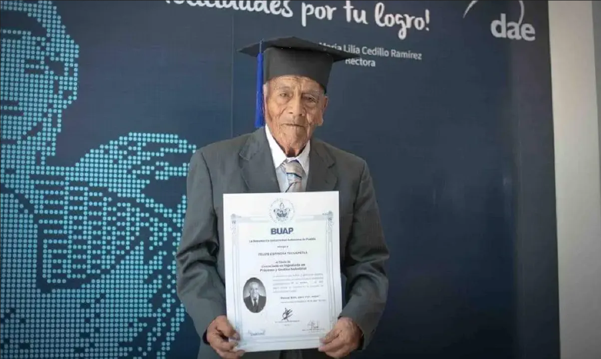 Abuelito se vuelve viral tras titularse como ingeniero a sus 86 años