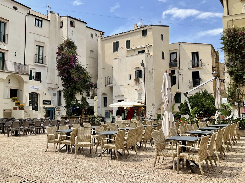 Жаркий сентябрь на побережье Тирренского моря. Жаркий сентябрь на побережье Тирренского моря.