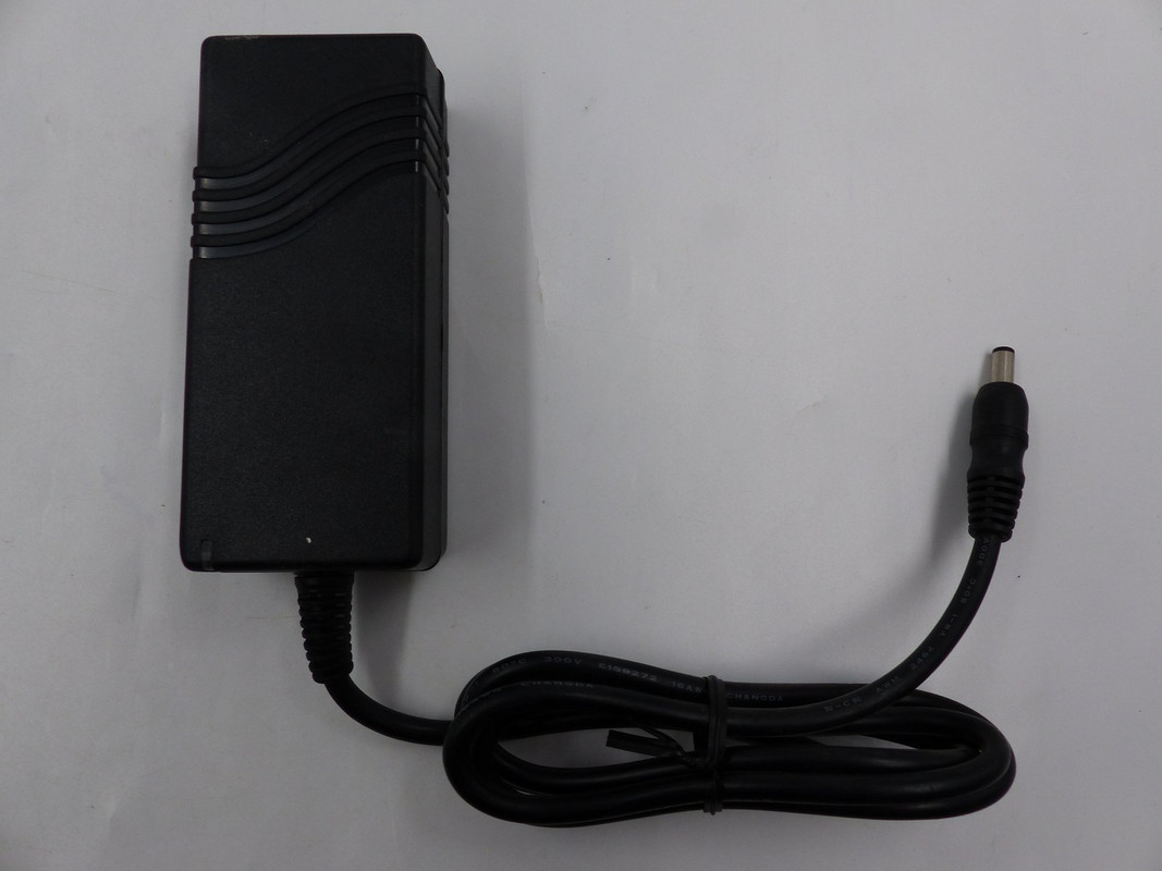 XP POWER AEL40US12 DESKTOP POWER ADAPTER INPUT:100-240V OUTPUT:12V