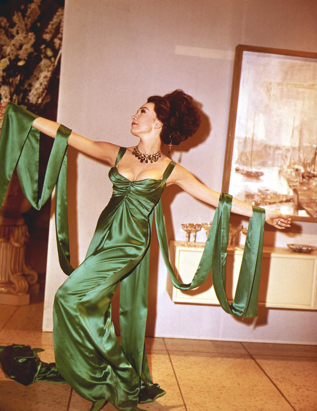 Shirley_MacLaine_b67