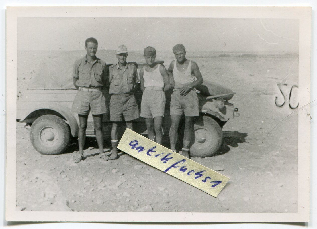 VW-Kübelwagen mit Ballon-Reifen in Afrika beim A