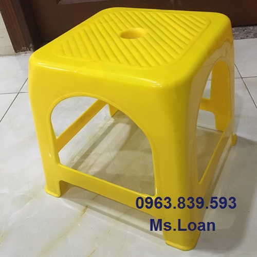 ghe-nhua-nho-khong-dua-ghe-cafe-quan-coc.jpg