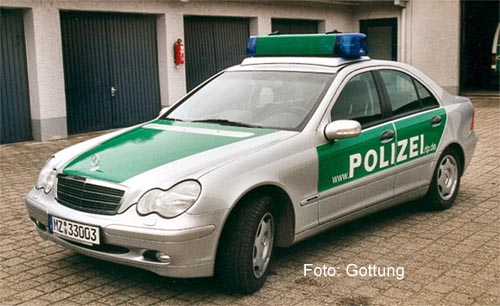 Mercedes-Benz-C320 Polizei