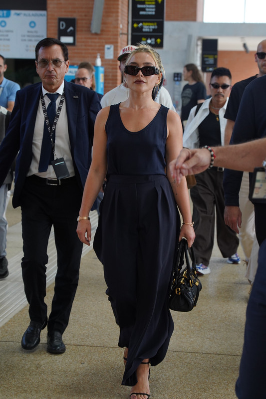 Florence Pugh Pokies Black Venice219