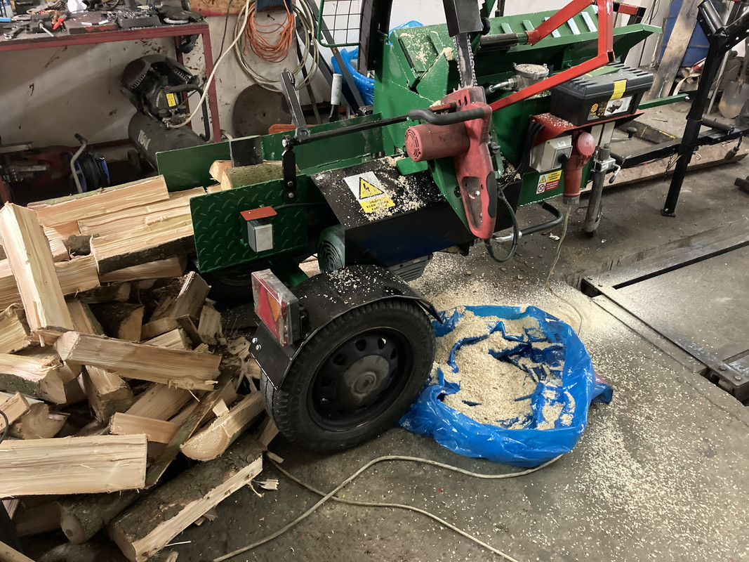 08C39C60-7C7F-47E7-85A9-3797DD8DF5A1