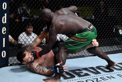 Розенструик нокаутира Аугусто Сакай в първия рунд