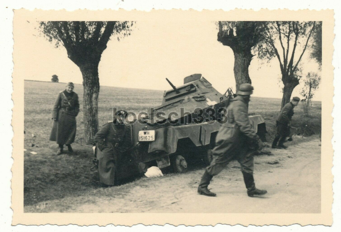 Foto 8 Rad Panzer im Straßengraben in Polen 1939 Wehrmacht Panze