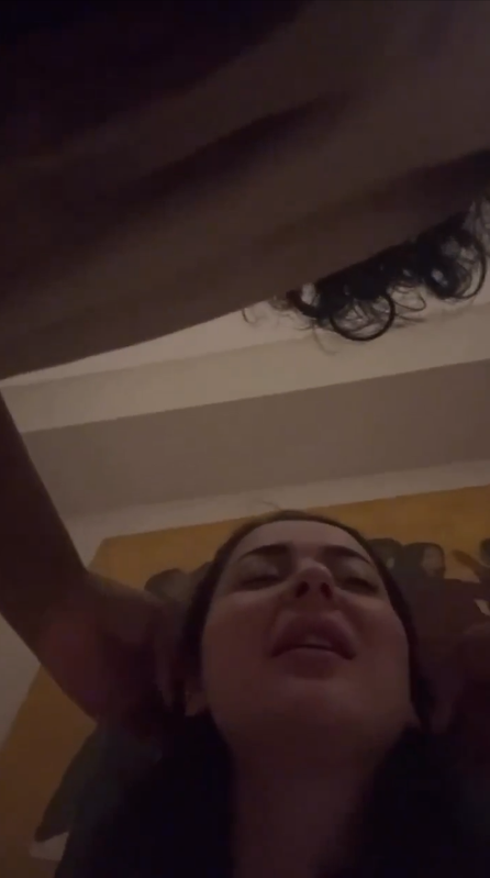 Pakistani Actress Hania Amir New Viral Video