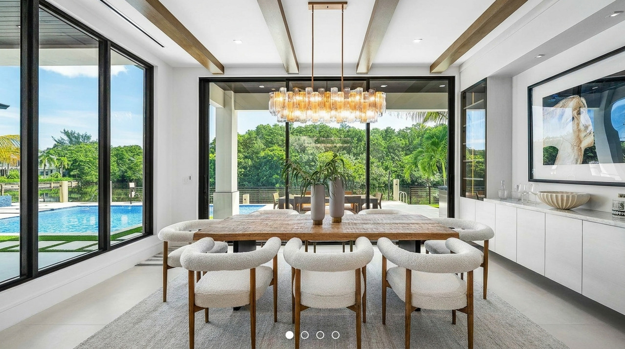 Contemporary Waterfront – Dining Room