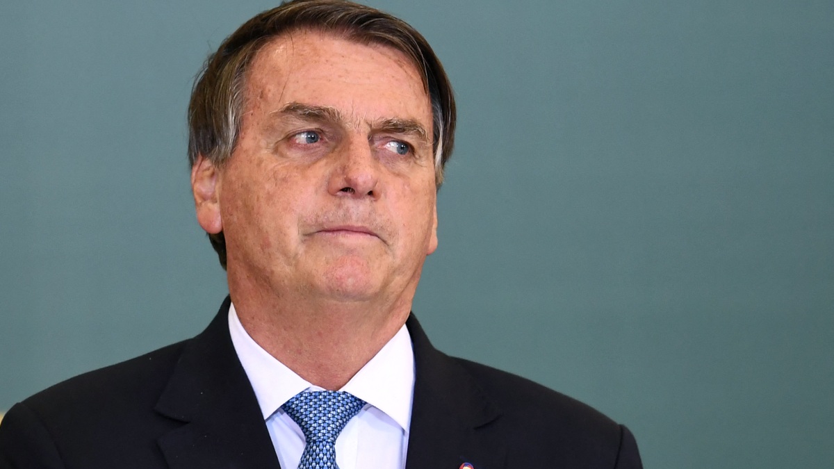 Jair Bolsonaro decreta ley para la distribución gratuita de toallas higiénicas