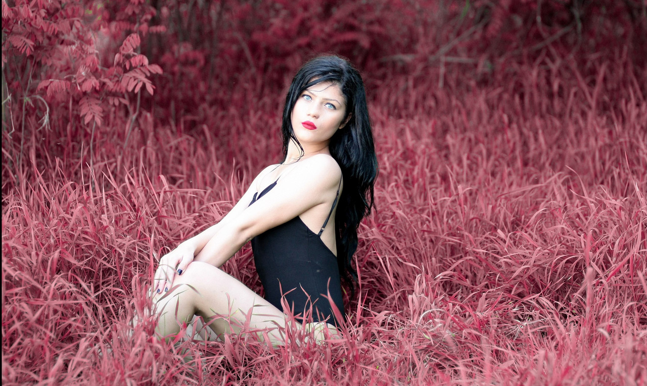 girl-grass2-1-8-3.jpg