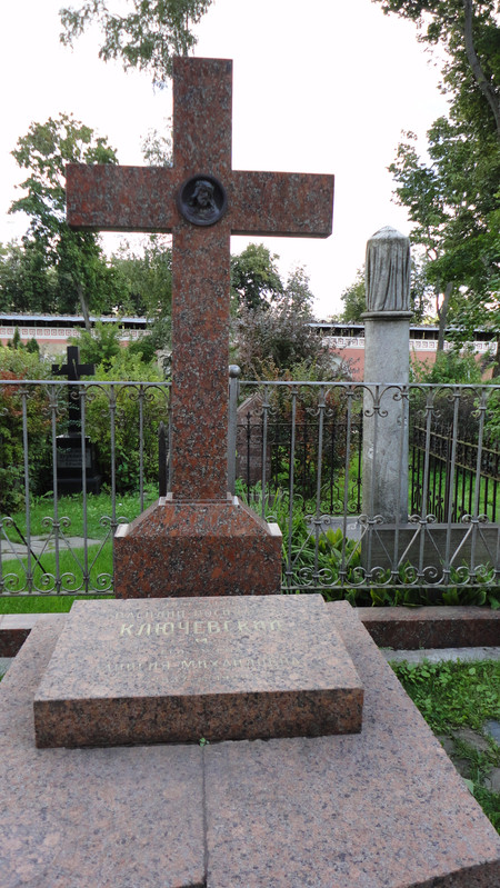 Mogila-Klucevskogo-Vasilia-Osipovica-(1841-1911)-1