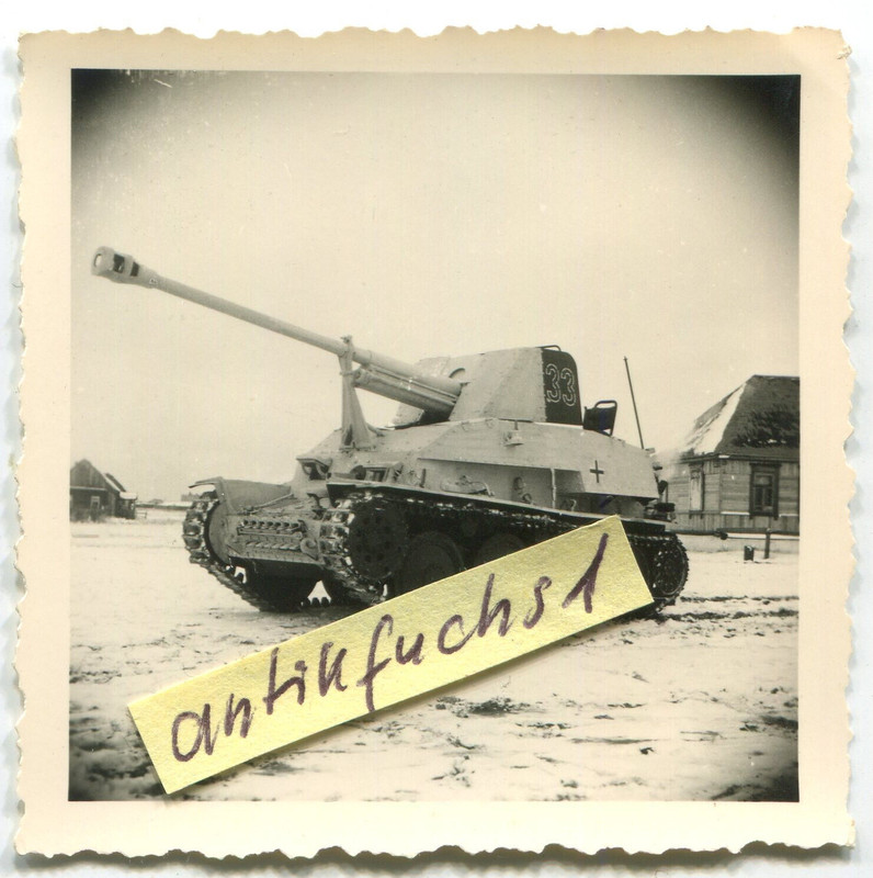 Foto - Deutscher Panzer als SFL Panzerjäger Typ Marder mit Kennzahl 33 im 2.WK