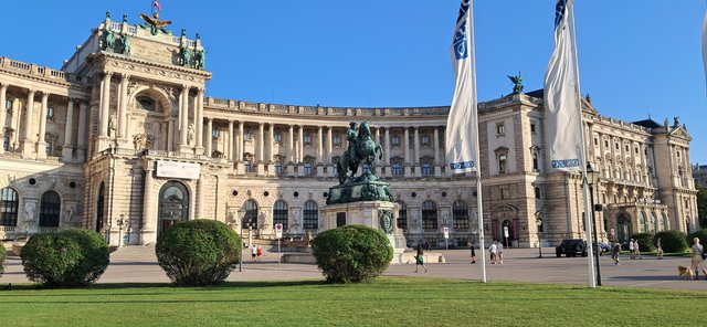 Viena: La ciudad de la música, de las artes y de los sueños - Blogs de Austria - Dia 1: Museo Sisí, biblioteca nacional, Opera y Free tour (58)