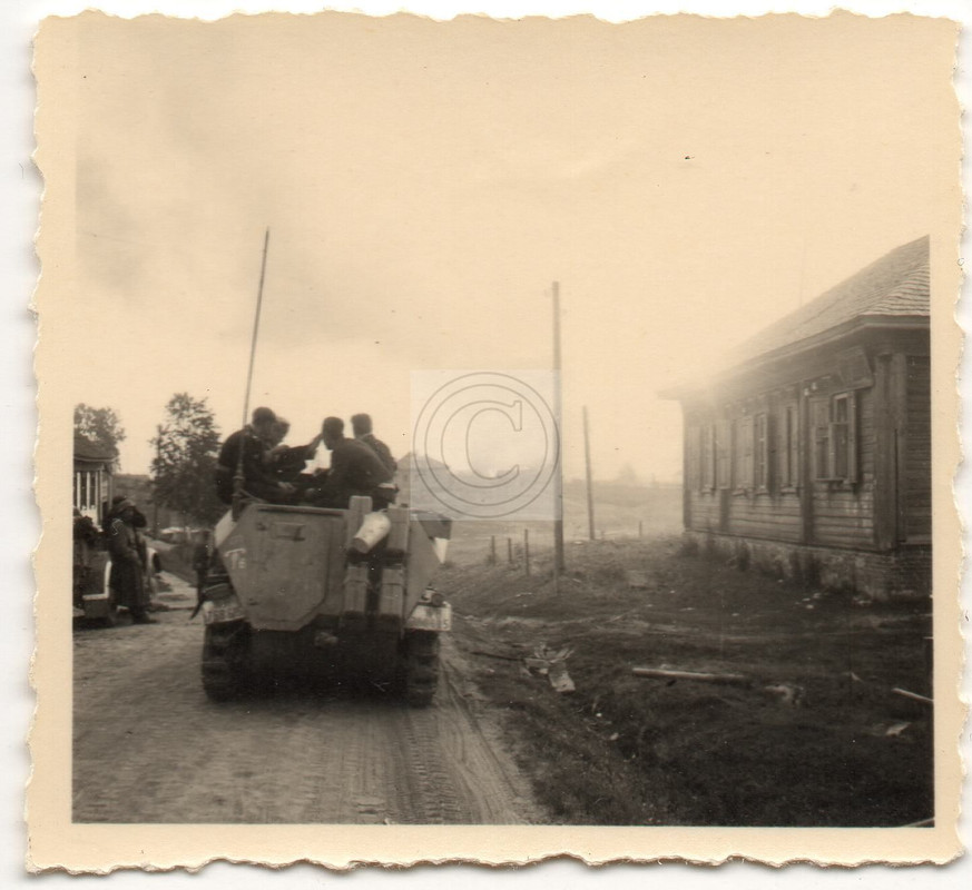 Panzer Tank Kameraden auf SdKFZ Panzerspähwagen
