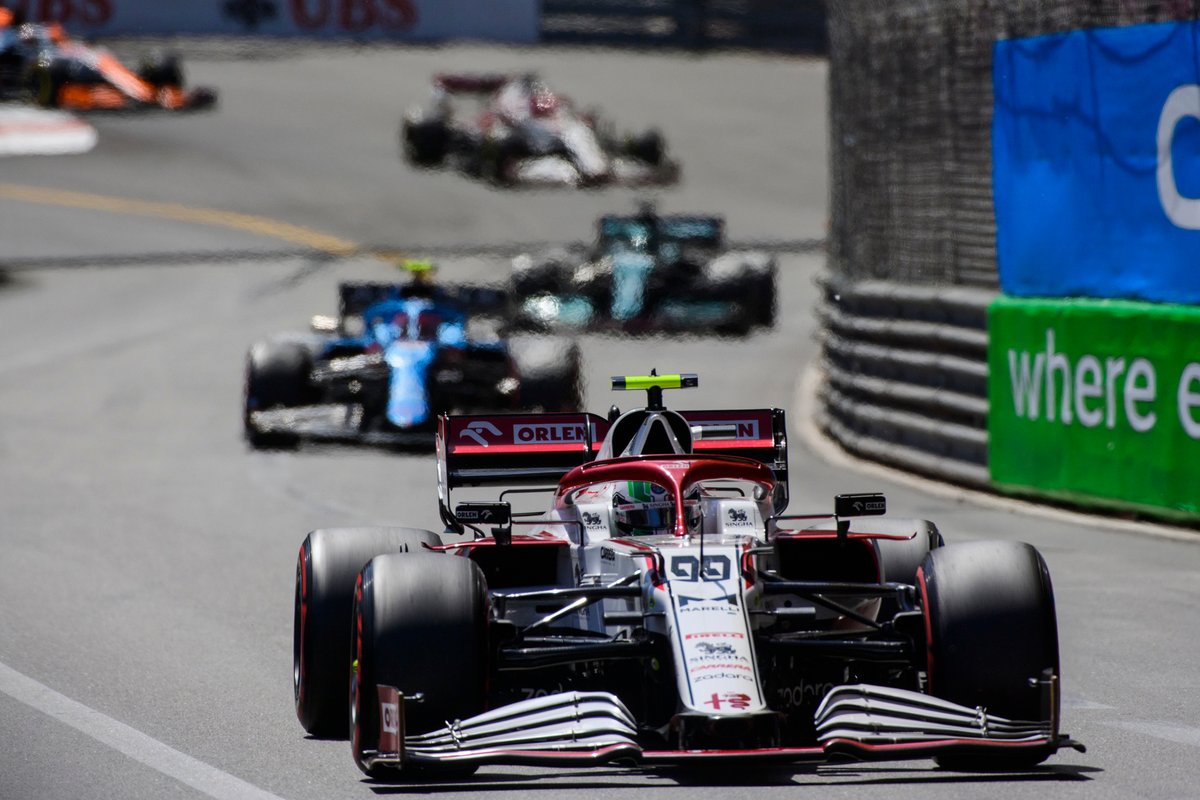 antonio-giovinazzi-alfa-romeo--1 (1)