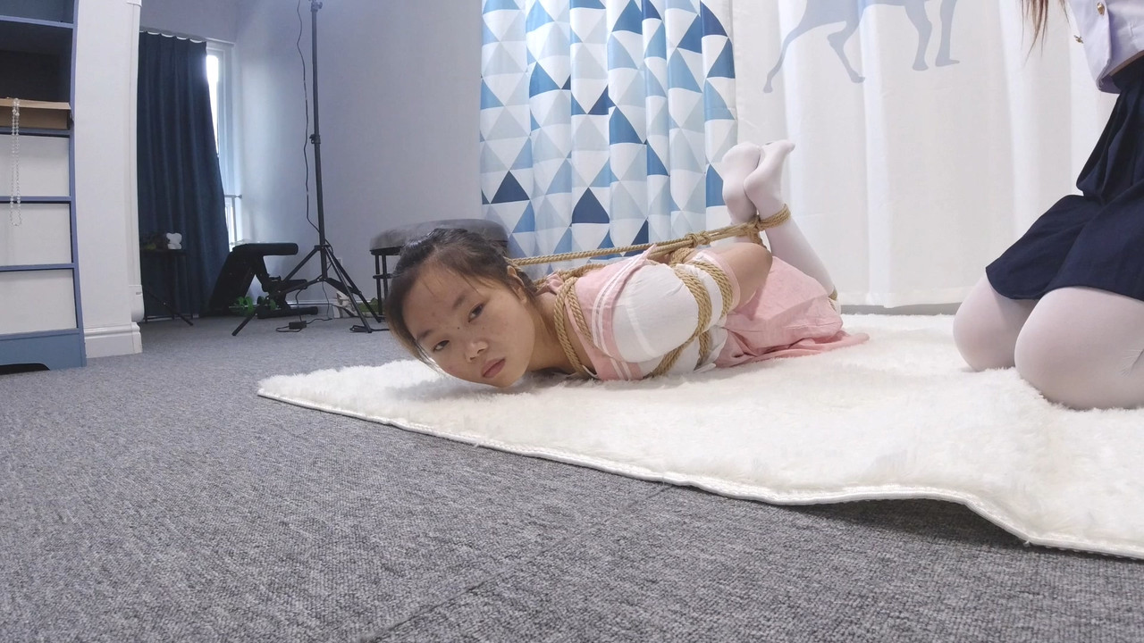 多多洛 双人捆绑逃脱比赛.mp4_20190811_142229.140