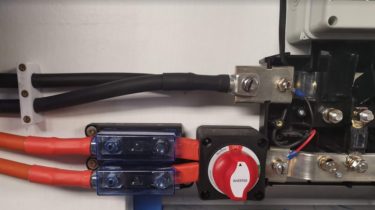 Inverter-Fuses-and-isolator.jpg
