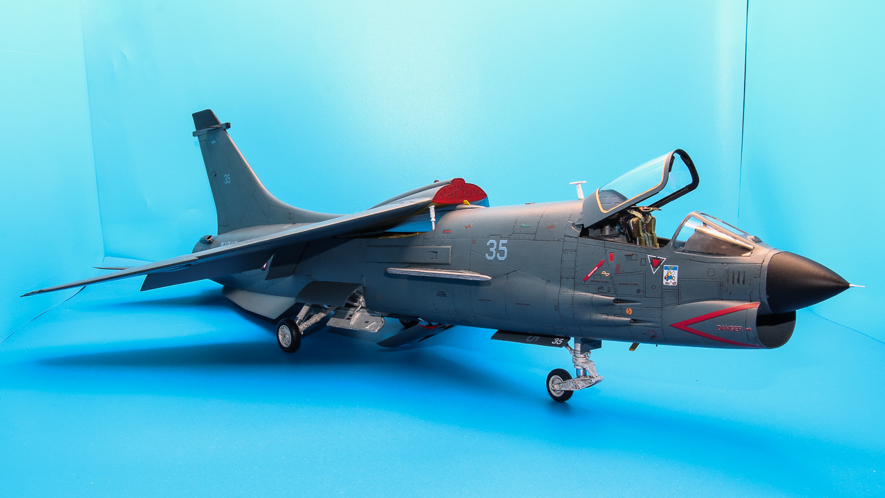 [Trumpeter] Vought F-8P Crusader 1/32 IMG-2906