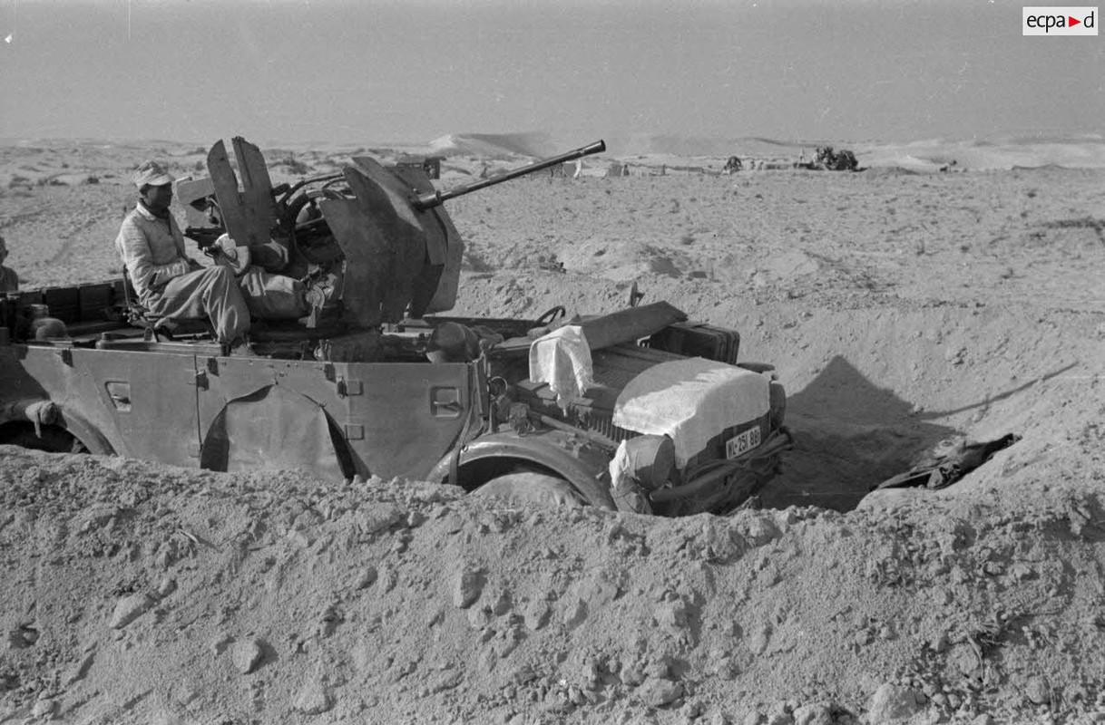 Un camion Horch Kfz-18 armé d'un canon de 2 cm FlaK 38.