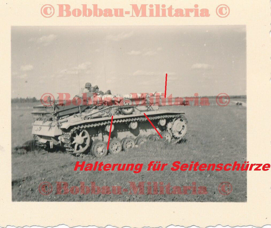 Foto Sturmgeschütz Langrohr StuG BILANZ Halterung für Seitenschürze Antenne.