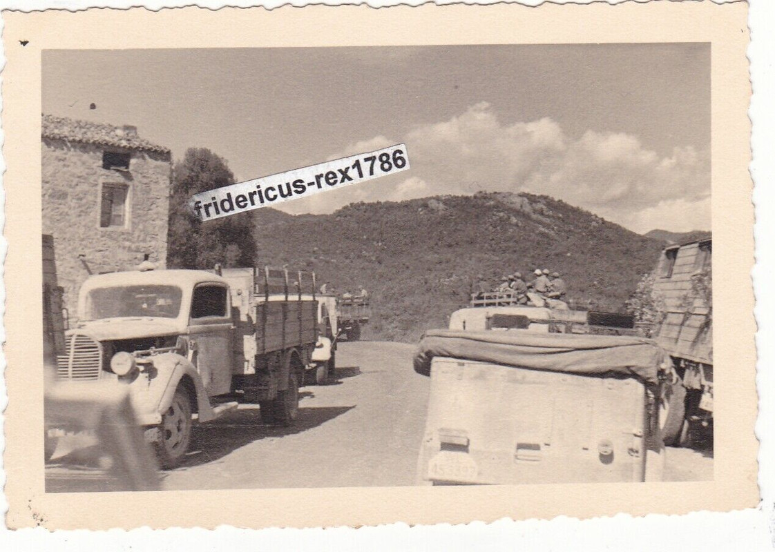 Foto Italien 1944 Kübelwagen T 82 LKW Sd.Kfz. Südfront Rückzug S