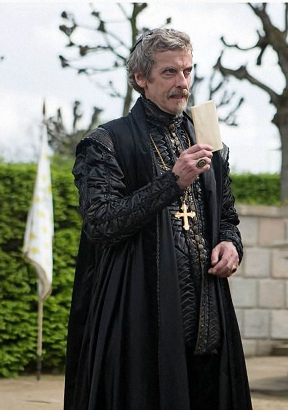 Il parcourt le message. Il parcourt le message.