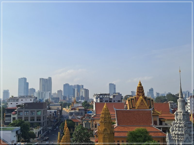 Phnom Penh, Palacio Real, Prisión S-21. - De la bahía de Halong a los templos de Angkor (2)