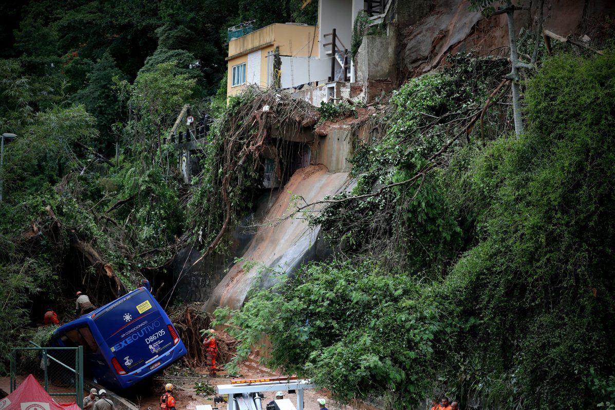 Suman 176 muertos tras fuertes lluvias en Río de Janeiro