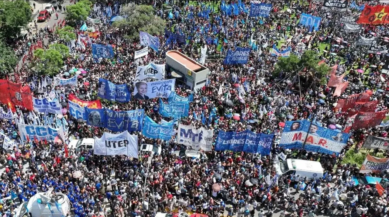 Reformas de Javier Milei llevan a muchas protestas y negociaciones en Argentina