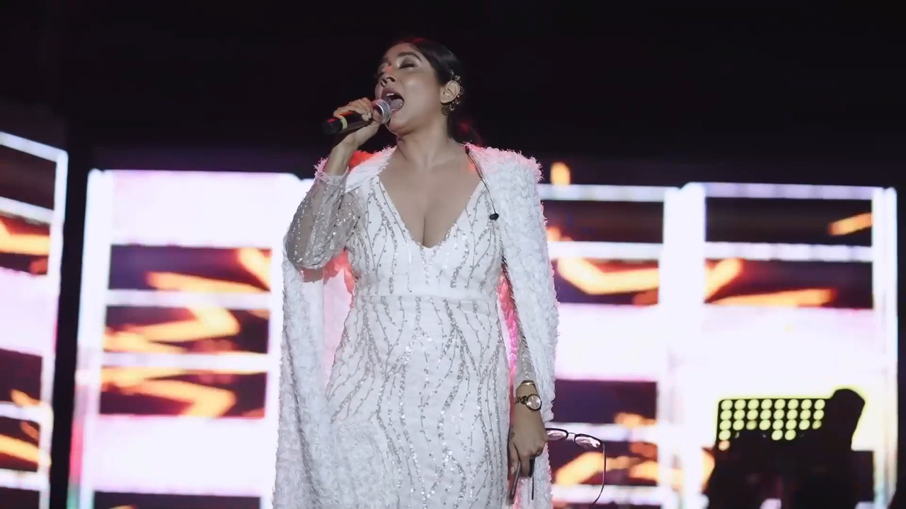 Abhaya Hiranmayi Big Boobs and Cleavage shaking.mp4_snapshot_02.26.554