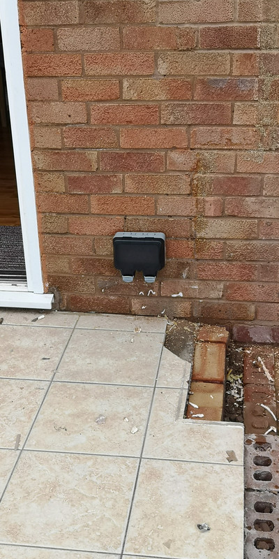 Remove silicone 2024 from brick