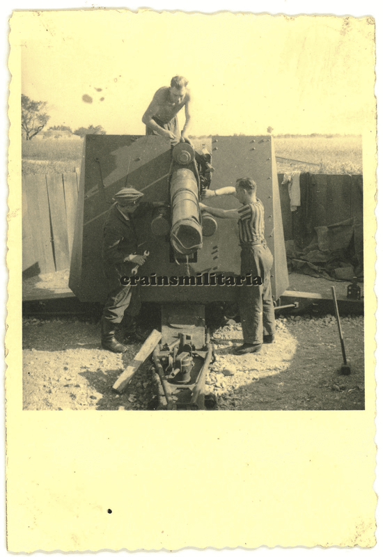 8,8 cm Flak Geschütz m. Bilanz Flugplatz COMISO Sizilien Italien 1941 (1)