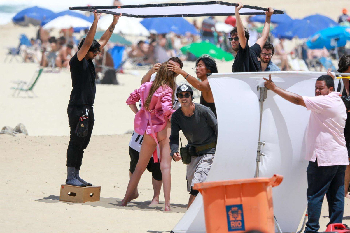 Gigi-Hadid-Booty-761