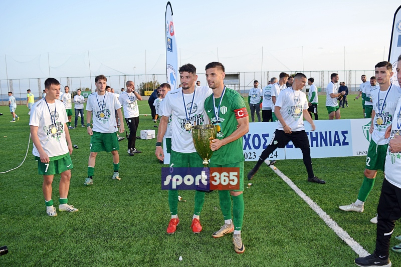 , &Tau;&omicron; &phi;&omega;&tau;&omicron;&rho;&epsilon;&pi;&omicron;&rho;&tau;ά&zeta; &tau;&omicron;&upsilon; &tau;&epsilon;&lambda;&iota;&kappa;&omicron;ύ &Epsilon;&rho;ά&nu;&eta;-&Pi;&alpha;&nu;&theta;&omicron;&upsilon;&rho;&iota;&alpha;&kappa;ό&sigmaf; (&phi;&omega;&tau;&omicron;)