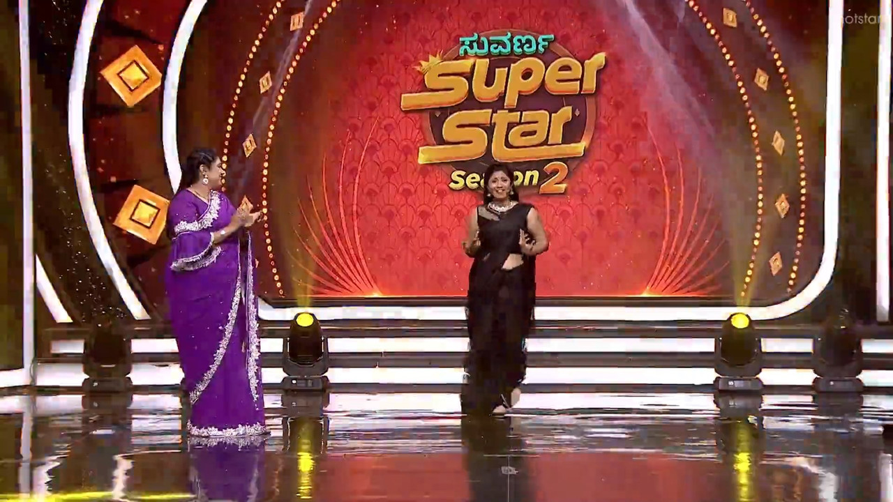 Hot Kannada Girl Open Big Navel show in Black Saree.mkv_snapshot_00.04.318