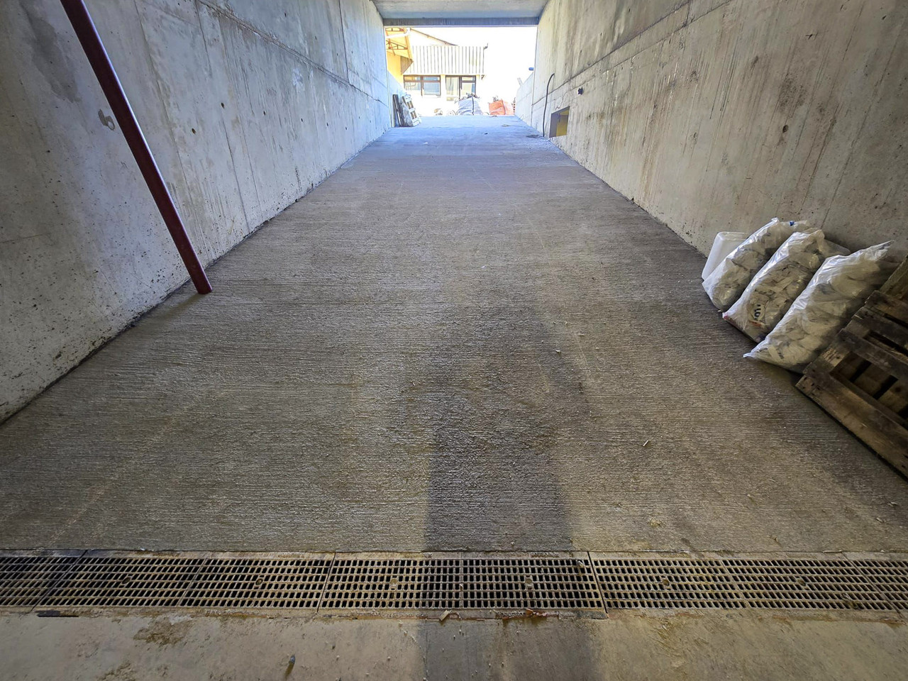 Après finition béton balayé
